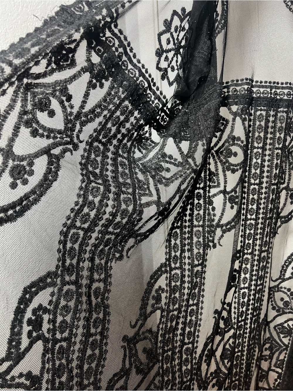 Coco & Shay black sheer lace duster cardigan, size 2XL/3XL. Pre-owned. Features - Picture 4 of 7